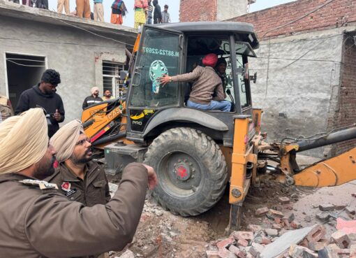 तरणतारन पुलिस ने ड्रग तस्कर की अवैध संपत्ति ध्वस्त की