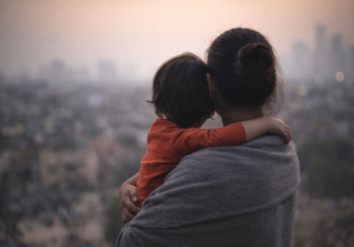 एक माँ की नज़र से समाज की सच्चाई