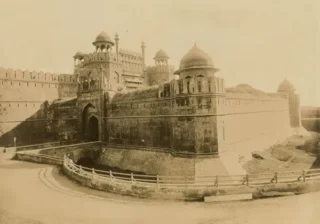 सैकड़ों वर्षों से पट्टी शहर की पहचान बना हुआ ऐतिहासिक लाल किला